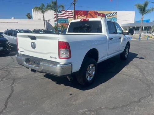 Bright White Clearcoat 2024 RAM 2500 Big Horn Crew Cab 4x4 6'4' Box