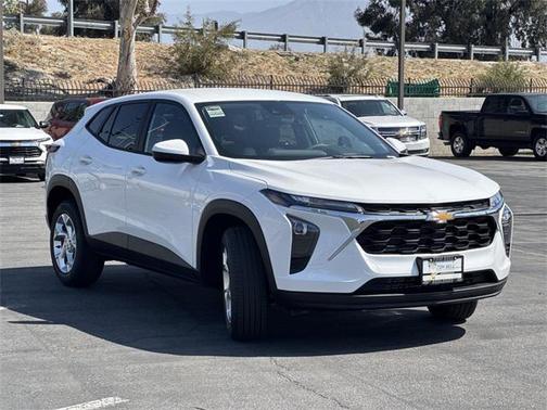 2025 Chevrolet Trax LS