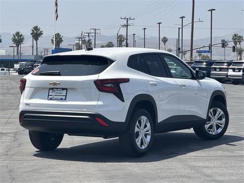 2025 Chevrolet Trax LS