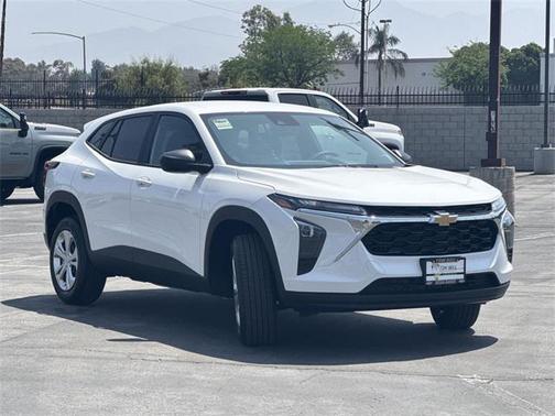 2025 Chevrolet Trax LS