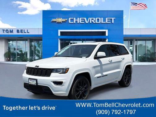 Bright White Clearcoat 2021 Jeep Grand Cherokee Laredo