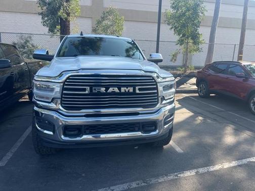 2019 RAM 2500 Laramie Crew Cab 4x4 6'4' Box