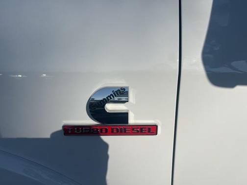 2019 RAM 2500 Laramie Crew Cab 4x4 6'4' Box