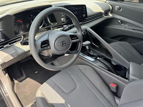 2023 Hyundai ELANTRA SE