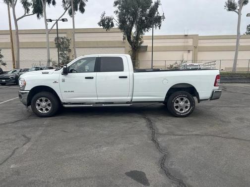 2024 RAM 3500 Big Horn Crew Cab 4x4 8' Box