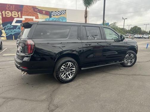 2025 Chevrolet Suburban 4WD Z71