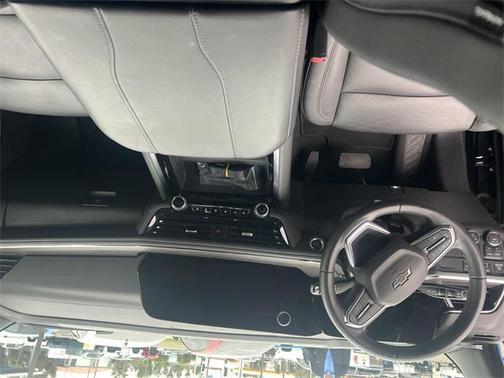 2025 Chevrolet Suburban 4WD Z71