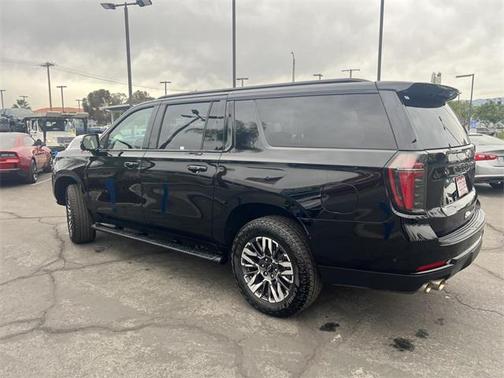 2025 Chevrolet Suburban 4WD Z71