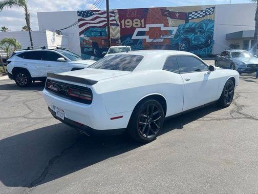 White Knuckle Clearcoat 2019 Dodge Challenger SXT