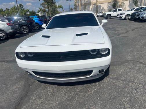 White Knuckle Clearcoat 2019 Dodge Challenger SXT