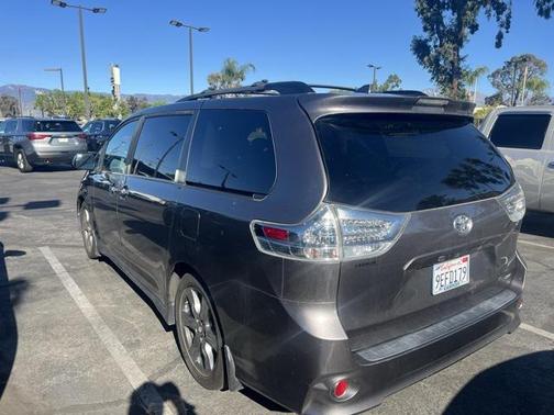 2019 Toyota Sienna SE