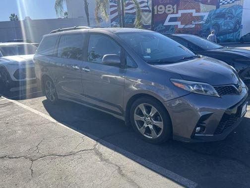 2019 Toyota Sienna SE