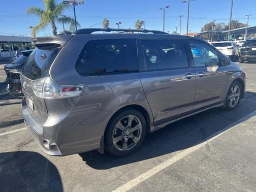 2019 Toyota Sienna SE