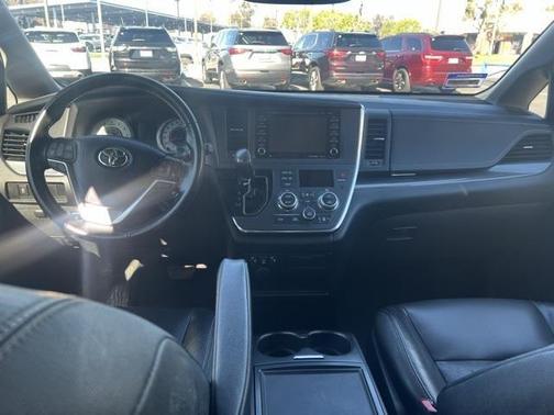 2019 Toyota Sienna SE