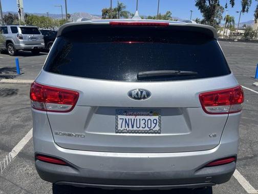 2016 Kia Sorento LX