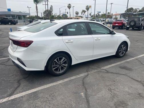 Snow White Pearl 2023 Kia Forte LXS
