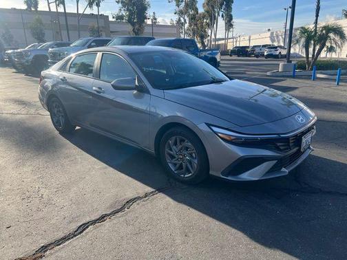 Fluid Metal 2024 Hyundai ELANTRA SEL