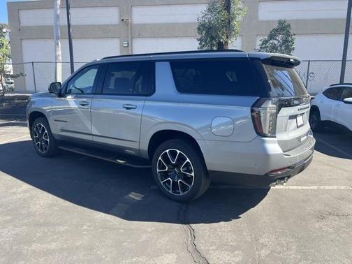 2025 Chevrolet Suburban RST