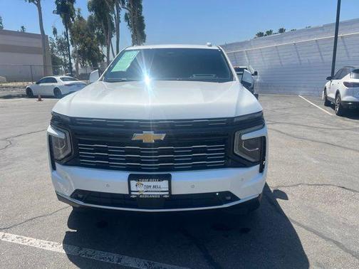 Iridescent Pearl Tricoat 2025 Chevrolet Suburban 2WD High Country
