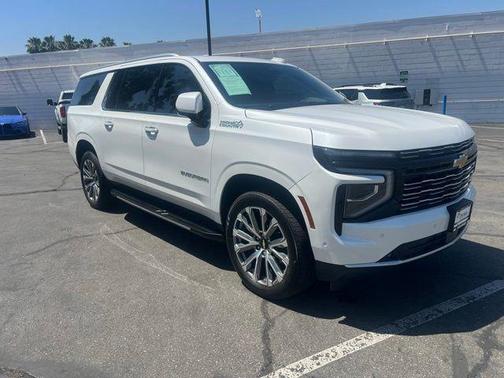 Iridescent Pearl Tricoat 2025 Chevrolet Suburban 2WD High Country