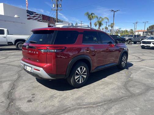2023 Nissan Pathfinder SL FWD