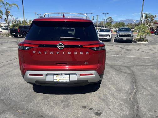 2023 Nissan Pathfinder SL FWD