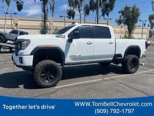 Summit White 2022 GMC Sierra 2500 AT4