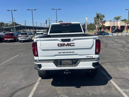 Summit White 2022 GMC Sierra 2500 AT4