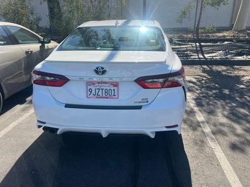 Ice Cap 2024 Toyota Camry Hybrid SE