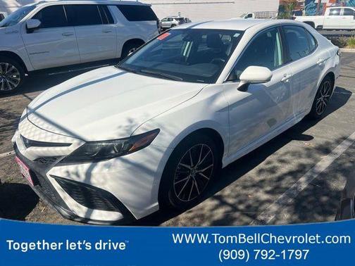 Ice Cap 2024 Toyota Camry Hybrid SE