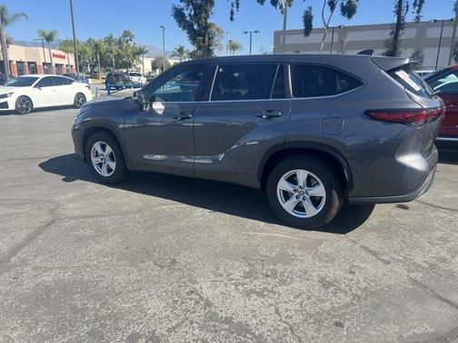 2023 Toyota Highlander LE