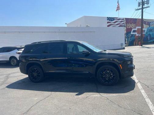 Mosaic Black Metallic 2025 Chevrolet Traverse LT