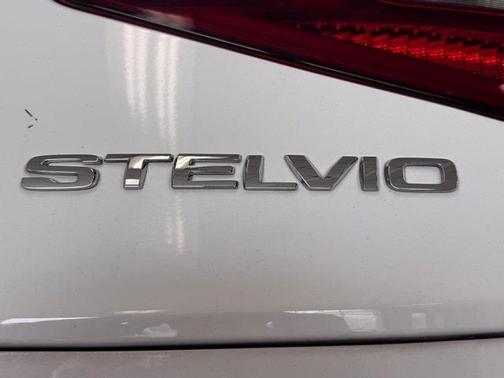 2022 Alfa Romeo Stelvio Veloce