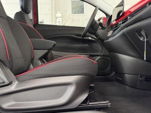 2024 FIAT 500e Base