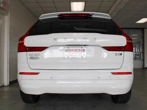 2022 Volvo XC60 B5 Momentum