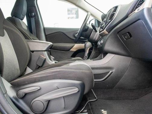 2017 Jeep Cherokee Altitude