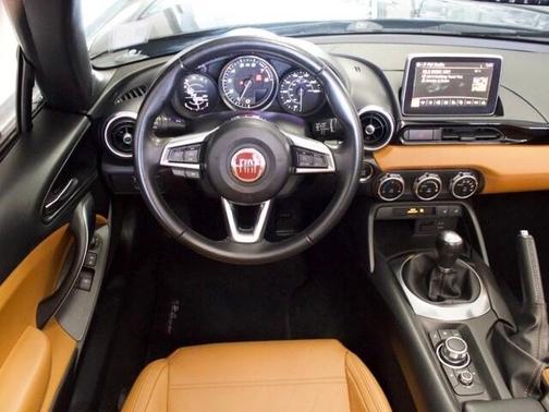 2019 FIAT 124 Spider Lusso