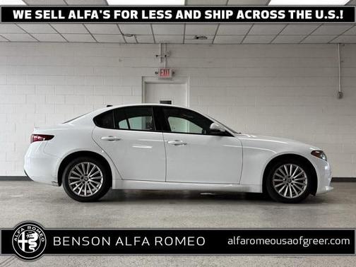 2022 Alfa Romeo Giulia Base