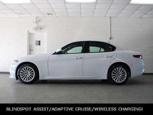 2022 Alfa Romeo Giulia Base