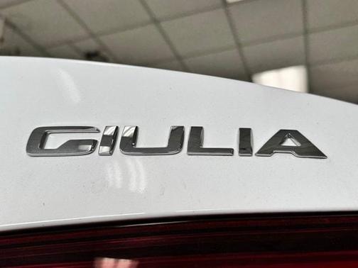2022 Alfa Romeo Giulia Base
