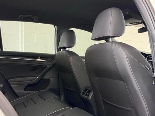 2019 Volkswagen Golf R 2.0T w/DCC & Navigation