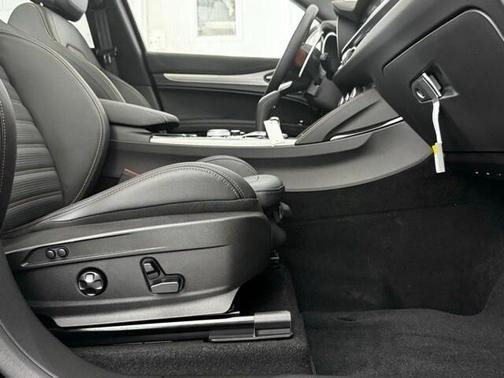 2025 Alfa Romeo Stelvio Intensa