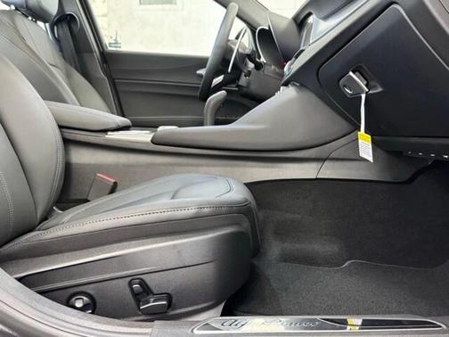 2025 Alfa Romeo Giulia Base