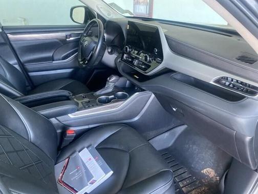 2023 Toyota Highlander Platinum