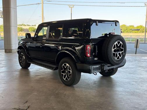 SHADOW BLACK 2026 Ford Bronco Outer Banks