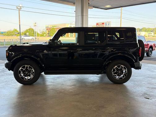 SHADOW BLACK 2026 Ford Bronco Outer Banks