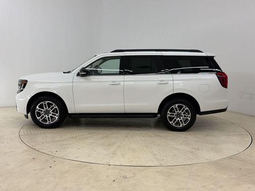 Star White Metallic Tri-Coat 2025 Ford Expedition Active