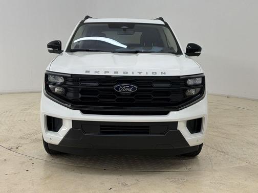 Star White Metallic Tri-Coat 2025 Ford Expedition Active