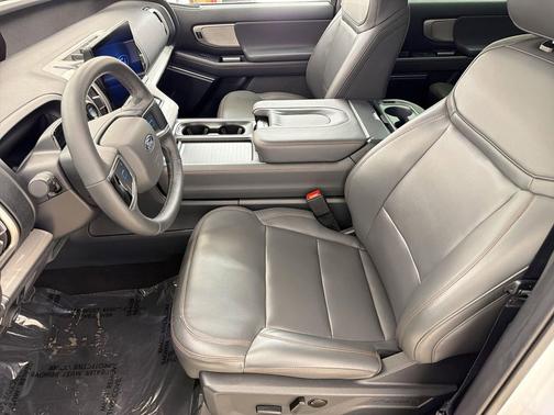 OXFORD WHITE 2025 Ford Expedition Active