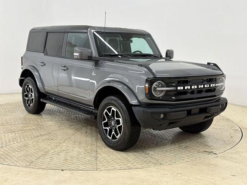 CARBONIZED GRAY METALLIC 2024 Ford Bronco Outer Banks
